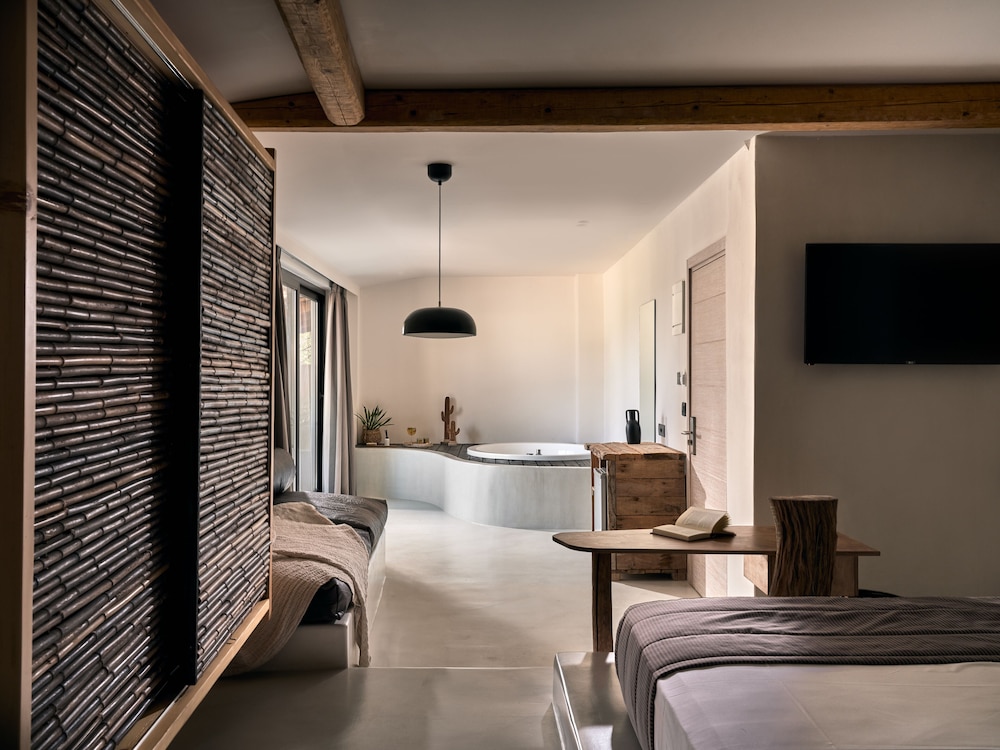 Executive Junior Suite with Landscape View - Photo 3