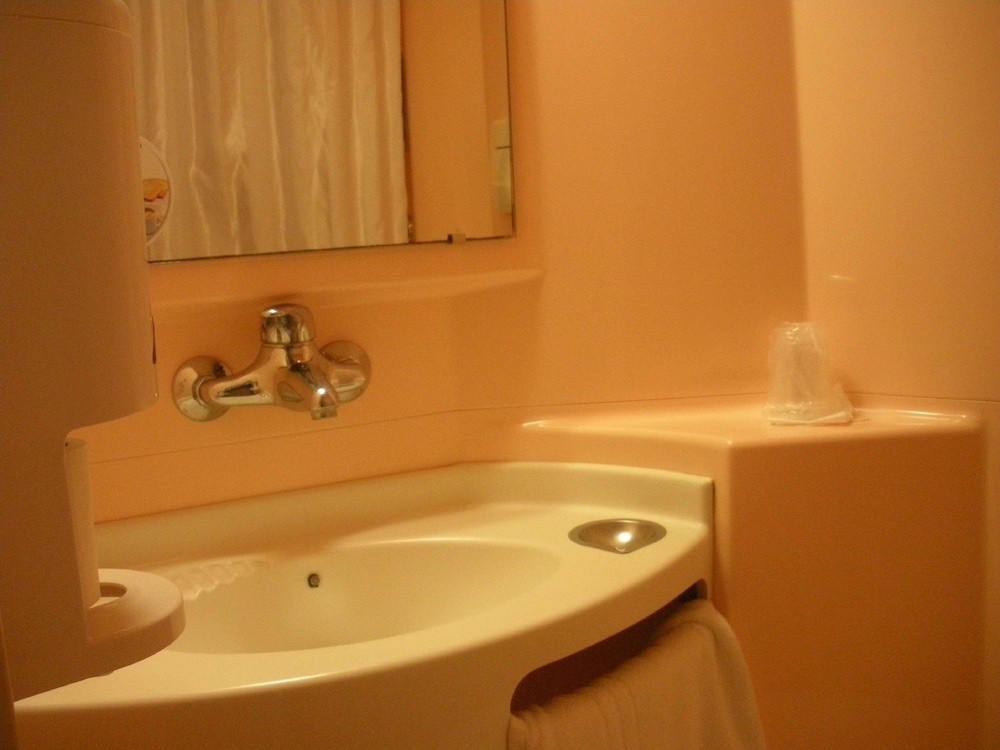Standard Room, 3 Twin Beds photo 3