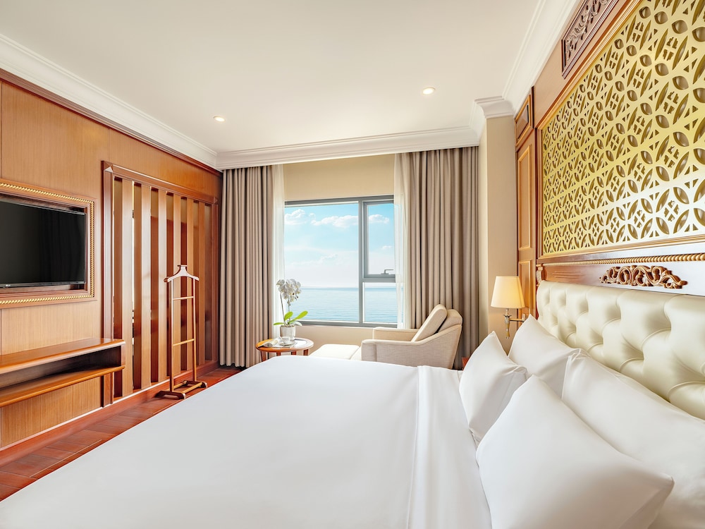 Executive Suite, Oceanfront - Photo 2