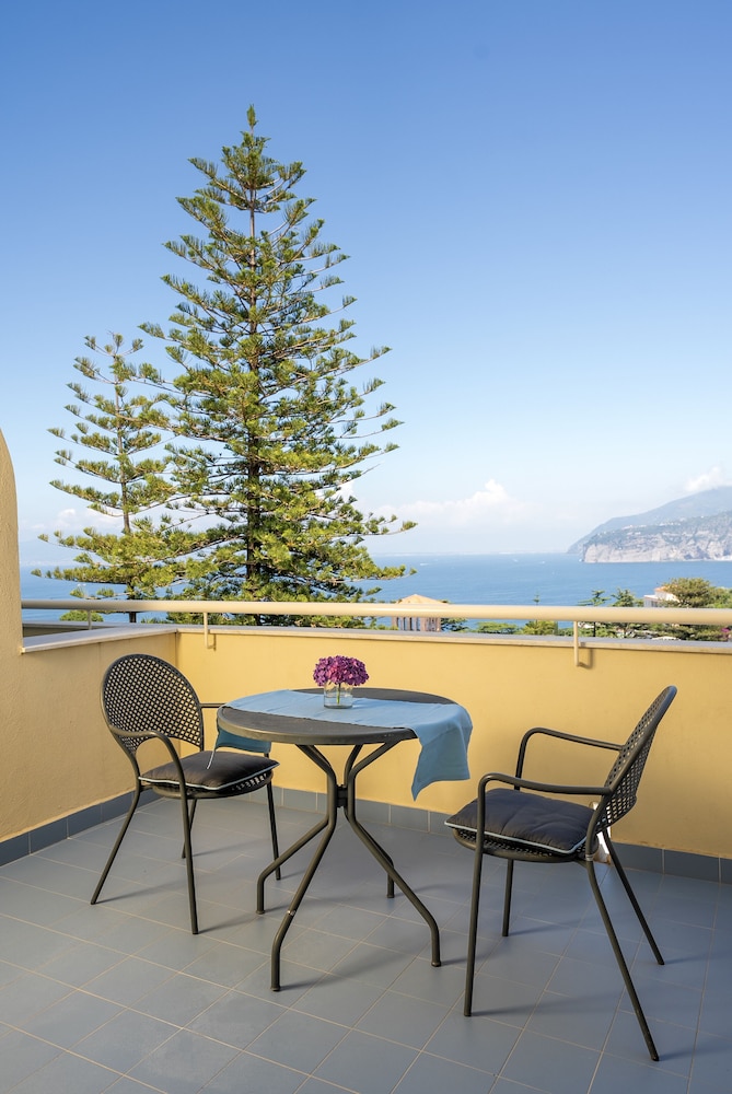 Junior Suite, Balcony, Sea View thumbnail 5