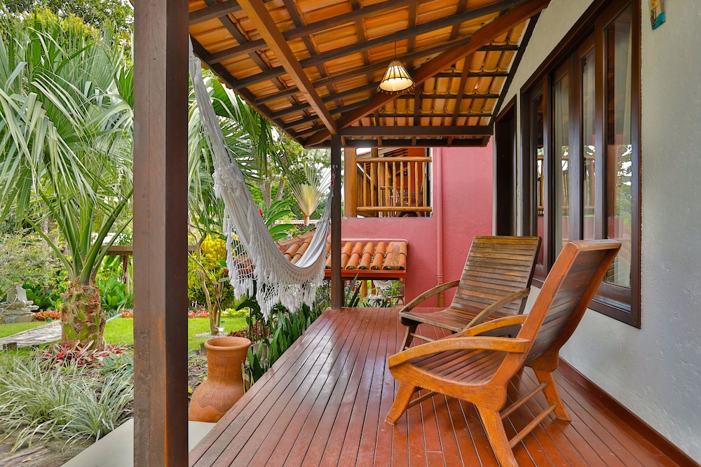 Quarto Quadruplo, com sacada, terreo, vista para o jardim
