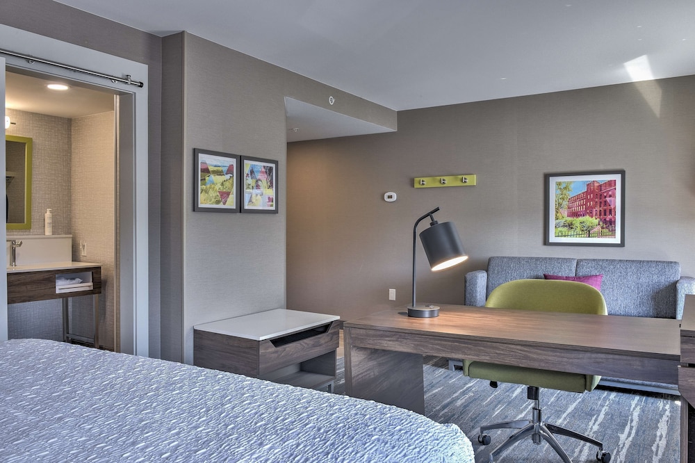 Room, 1 King Bed, Microwave - Photo 1