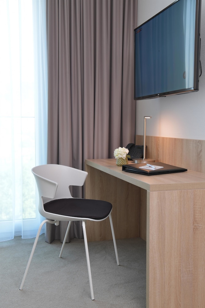 Deluxe Room, 1 Double Bed, Kitchenette - Photo 4