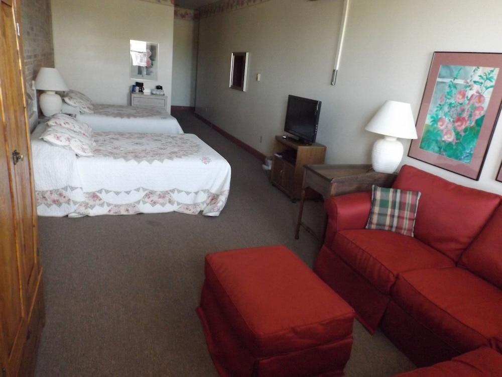 Standard Room, 2 Queen Beds photo 3
