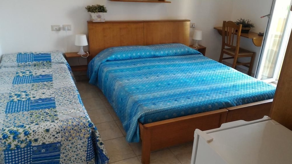Double Room, Balcony, Partial Sea View photo 3