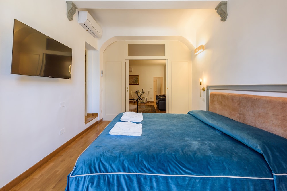 Executive Suite (Duomo View) thumbnail 6