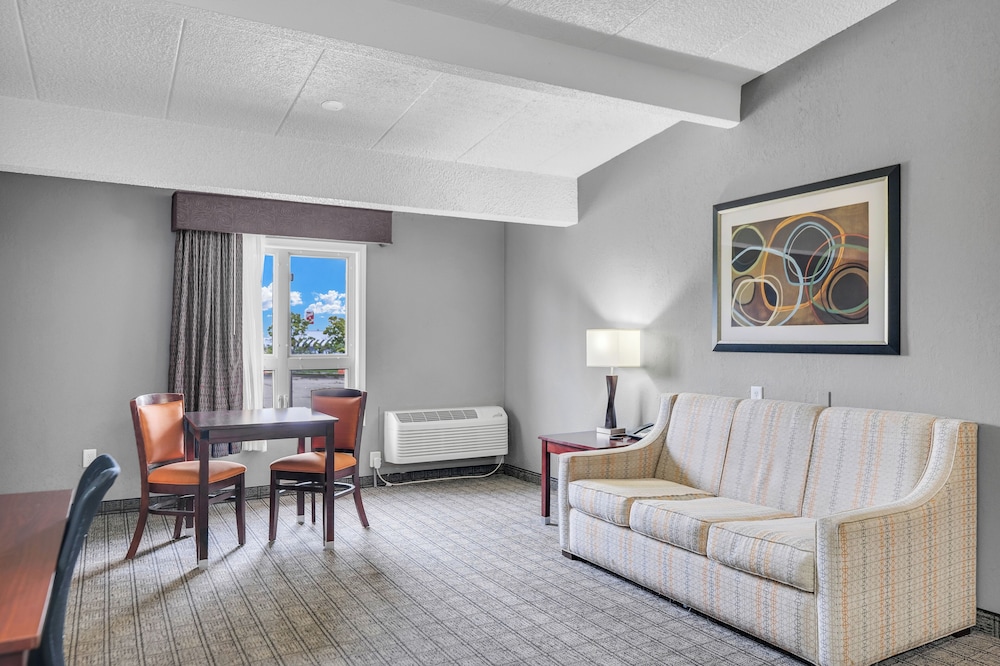 Suite, 2 Queen Beds photo 2