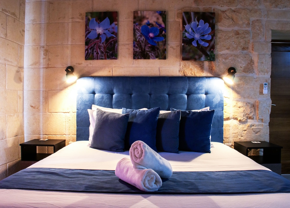 Design Room, 1 Queen Bed, Sea View, Poolside photo 2