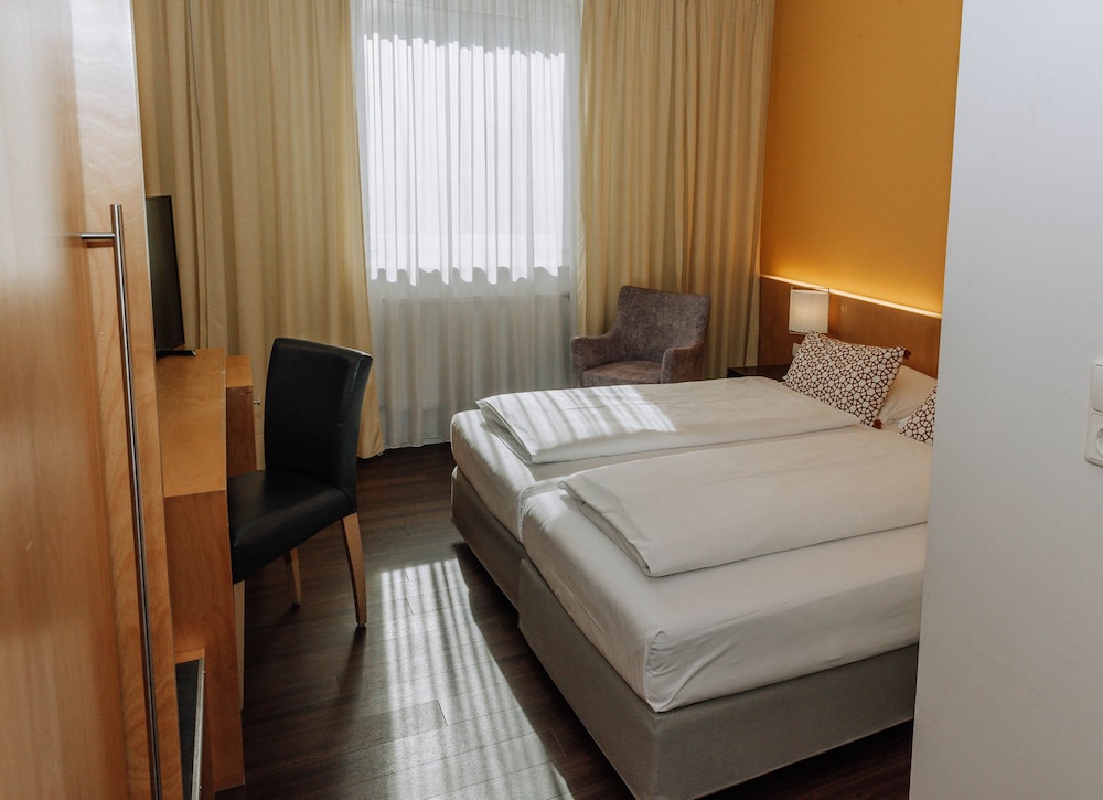 Standard Double or Twin Room - Photo 1