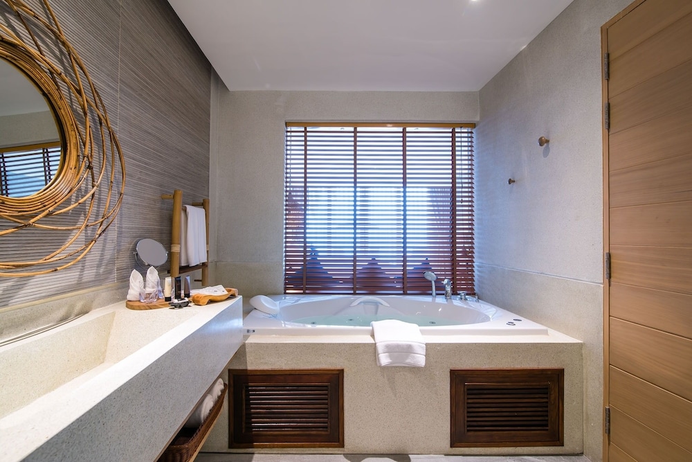 Pool Access Sea View - Photo 6