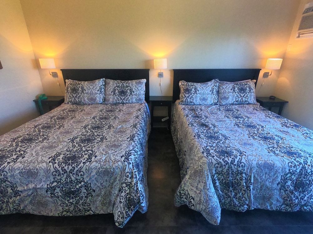 Deluxe Room, 2 Queen Beds, Jetted Tub, Lake View