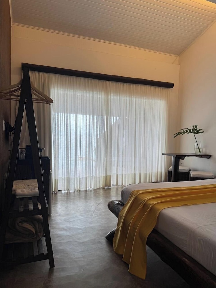 SUITE PRAIA DOS MEROS