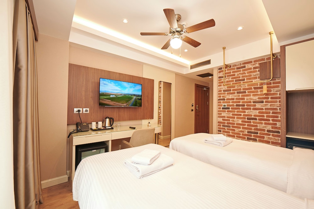 Deluxe Double or Twin Room, 2 Bedrooms, City View photo 3
