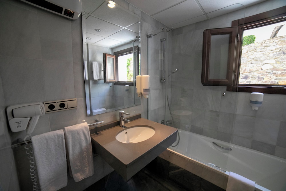 Deluxe Room, Balcony photo 3