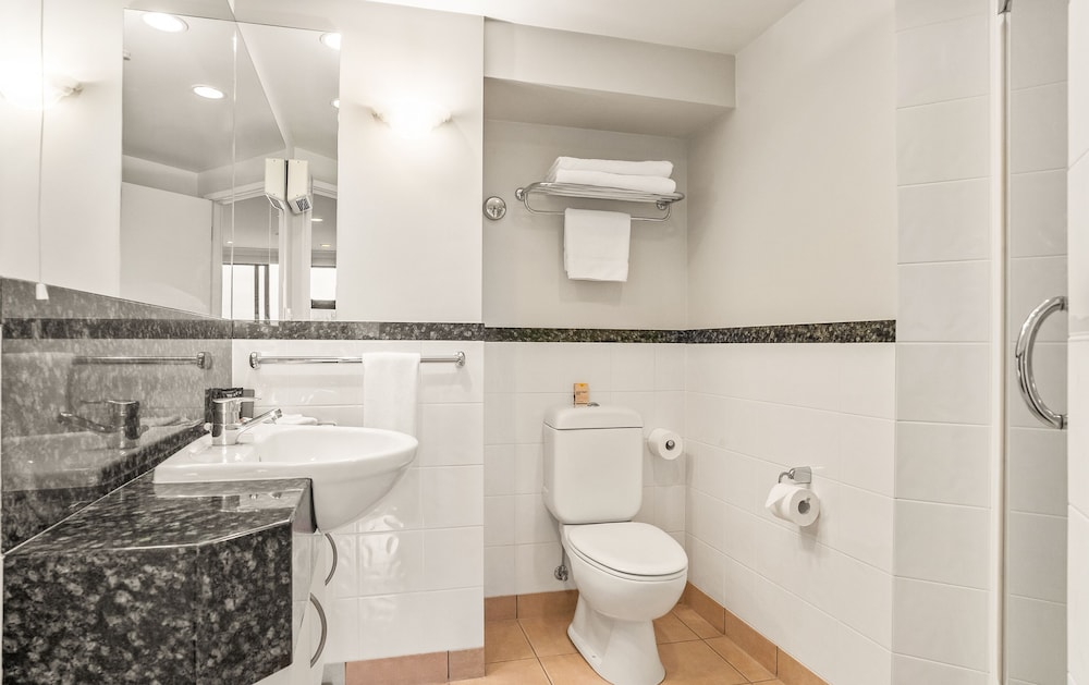Executive Suite - Photo 6