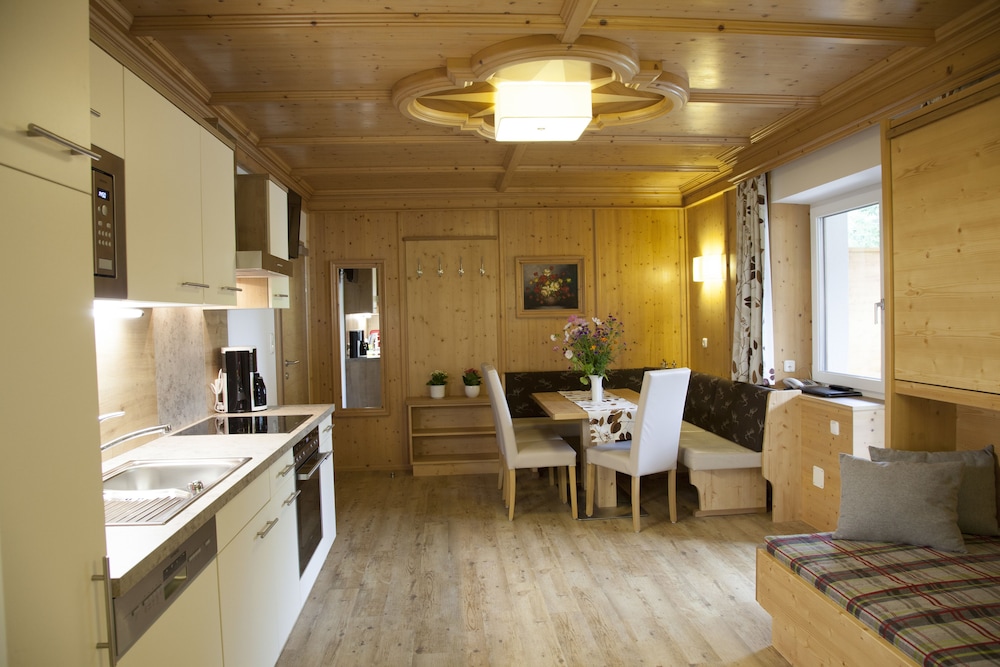 Apartment (C)