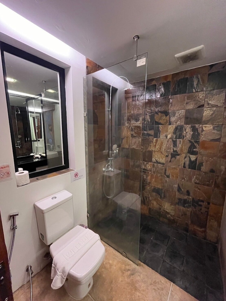 Double or Twin Room with Pool Access - Photo 7