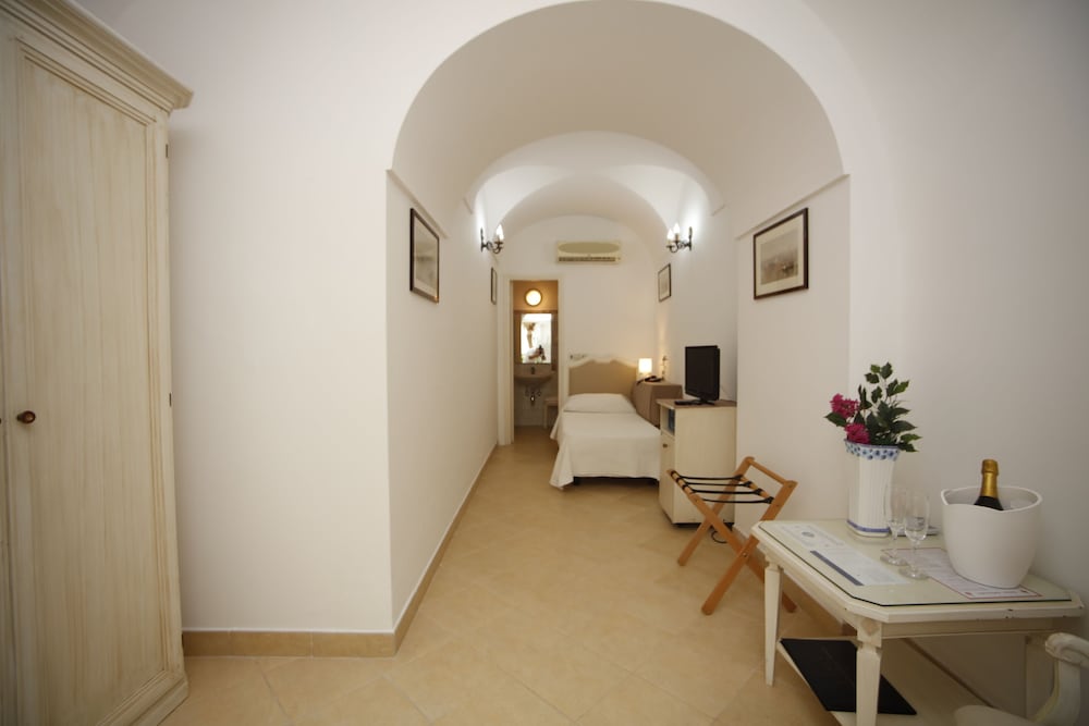 Economy Single Room