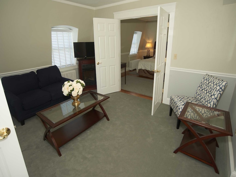 Standard Quadruple Room, Ensuite (The Manor132 Suite (no pe)