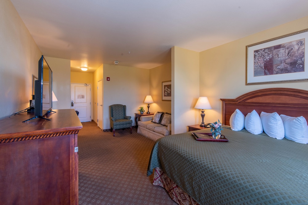 Superior Room, 1 King Bed, River View photo 2