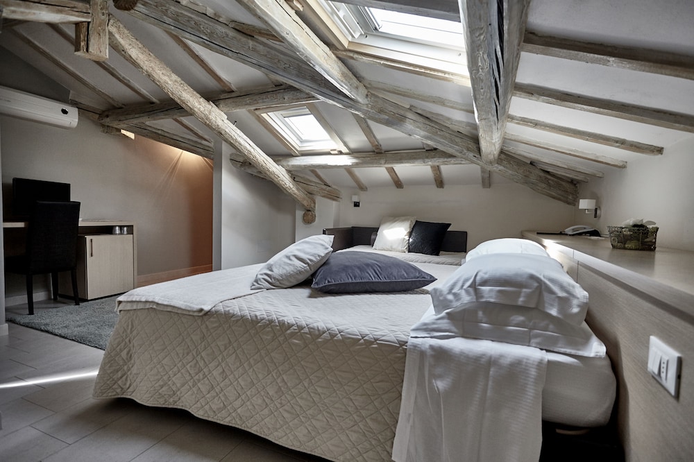Basic Double or Twin Room, Tower (Attic) photo 1