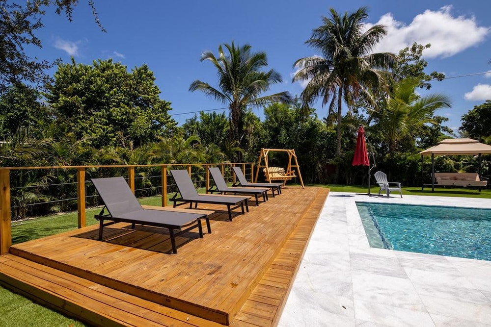 Fresh Luxe Villa w Heated Pool Grill Chill Spots, Billede 26