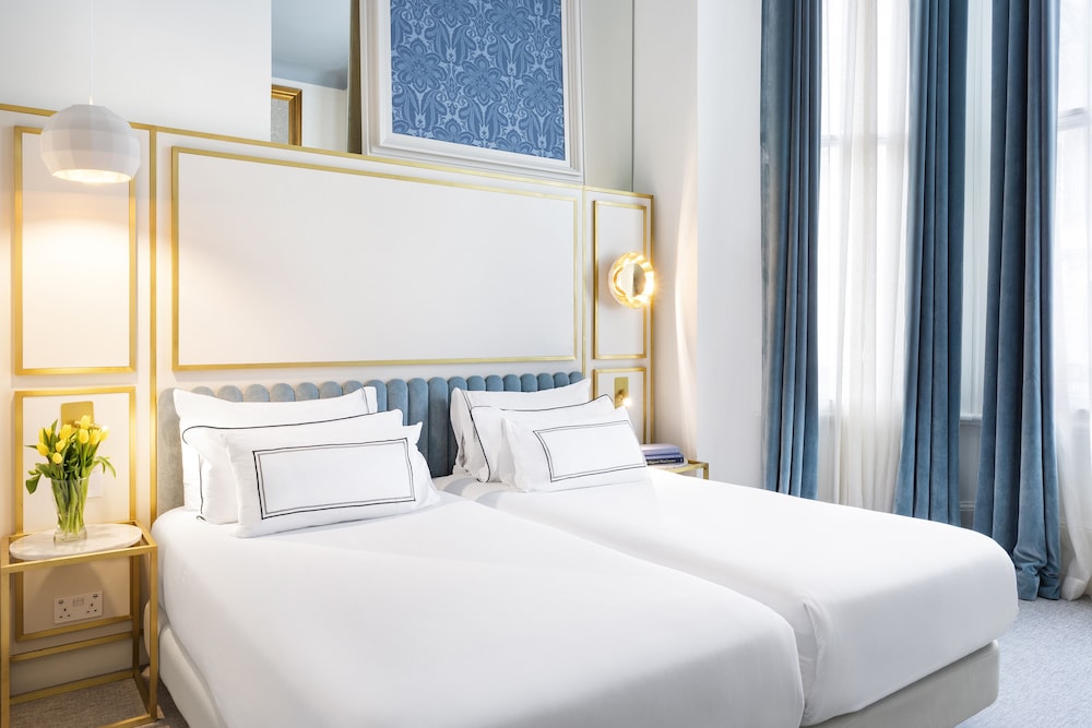 Premium King Room photo 1