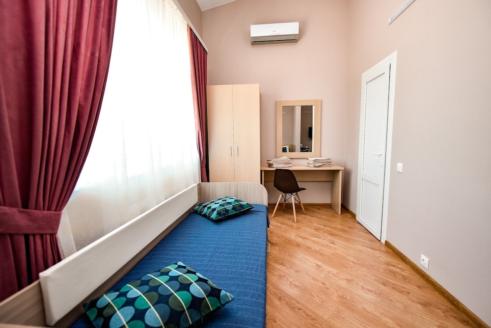 Family Room, 1 Bedroom photo 2