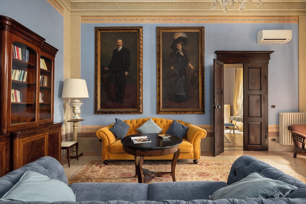 Exclusive Suite, 1 Queen Bed, Garden View