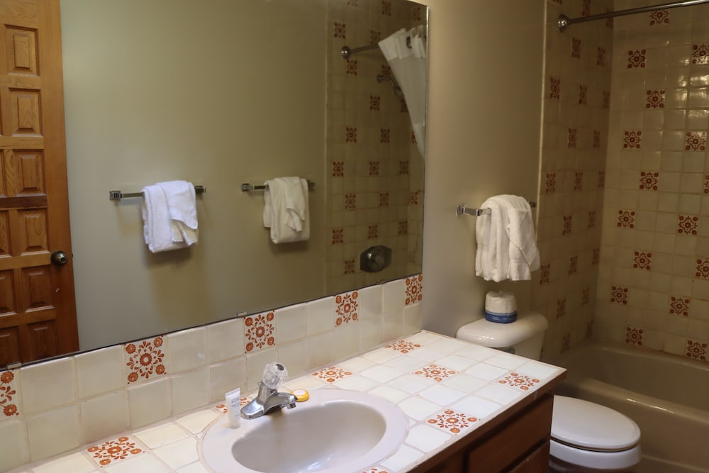 Executive Suite, Multiple Beds (Executive Suite) - Photo 10