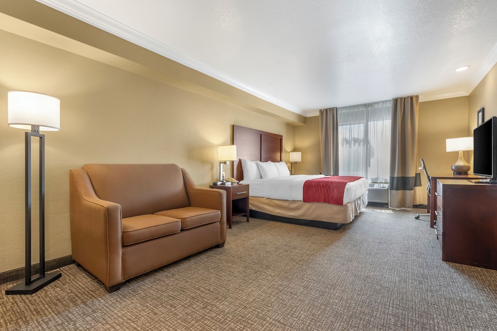 Room, 1 King Bed, Non Smoking - Photo 2