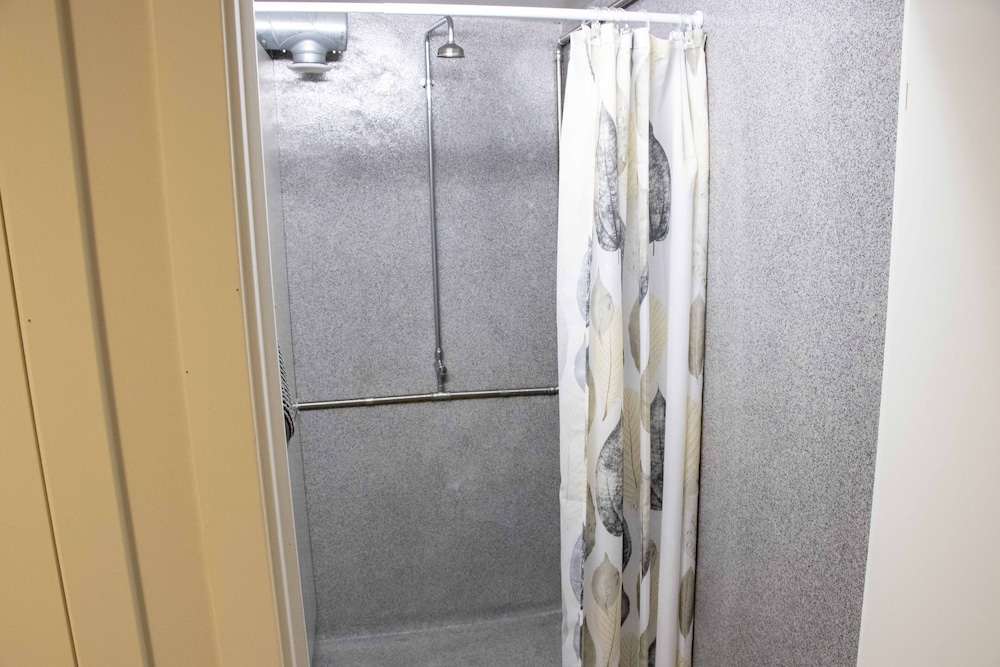 Budget Twin Room, Shared Bathroom (Bunk Bed) photo 2