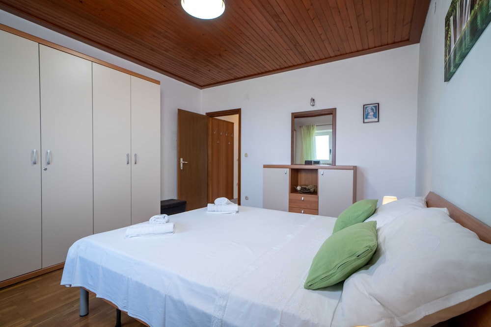House (3bedroom holiday home,jacuzzi) photo 1