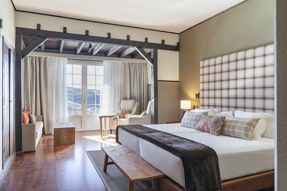 Superior Room, Mountain View (2 adults + 2 children)