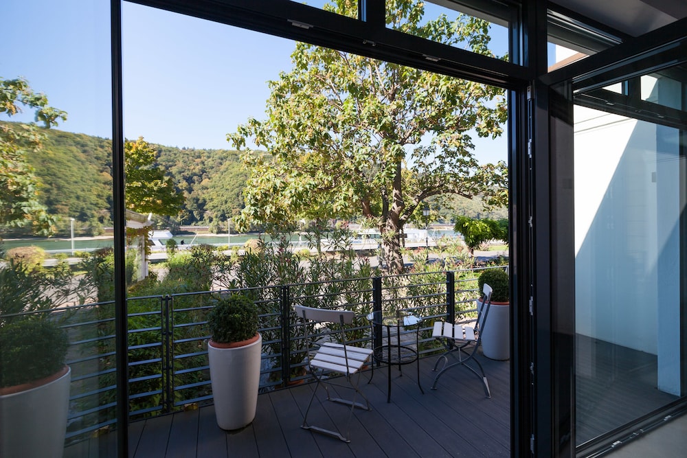 Suite, River View - Photo 30