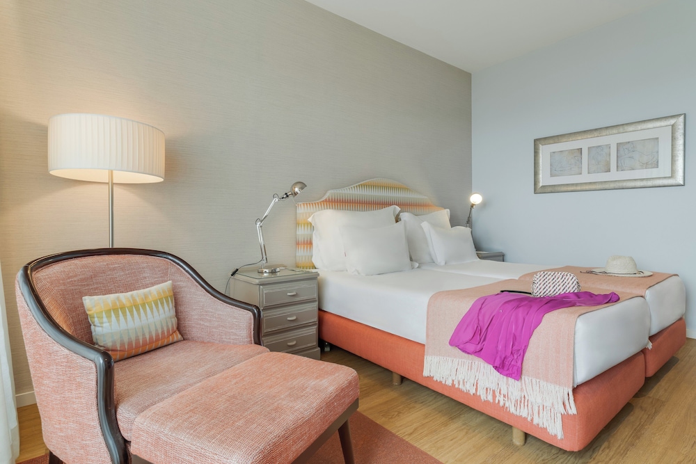 Twin Room (Promenade) - Photo 1