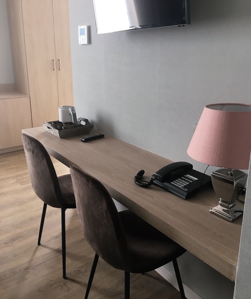 2 Person Xl Room Wheelchair Accessable photo 2