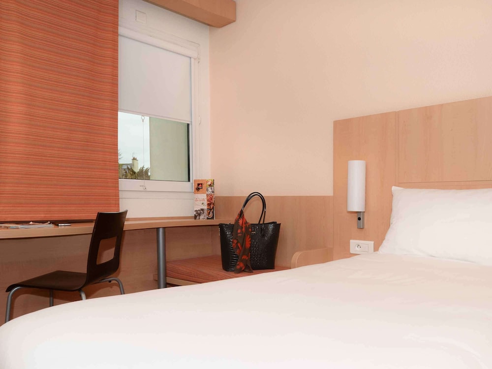 Room, 1 Double Bed - Photo 5