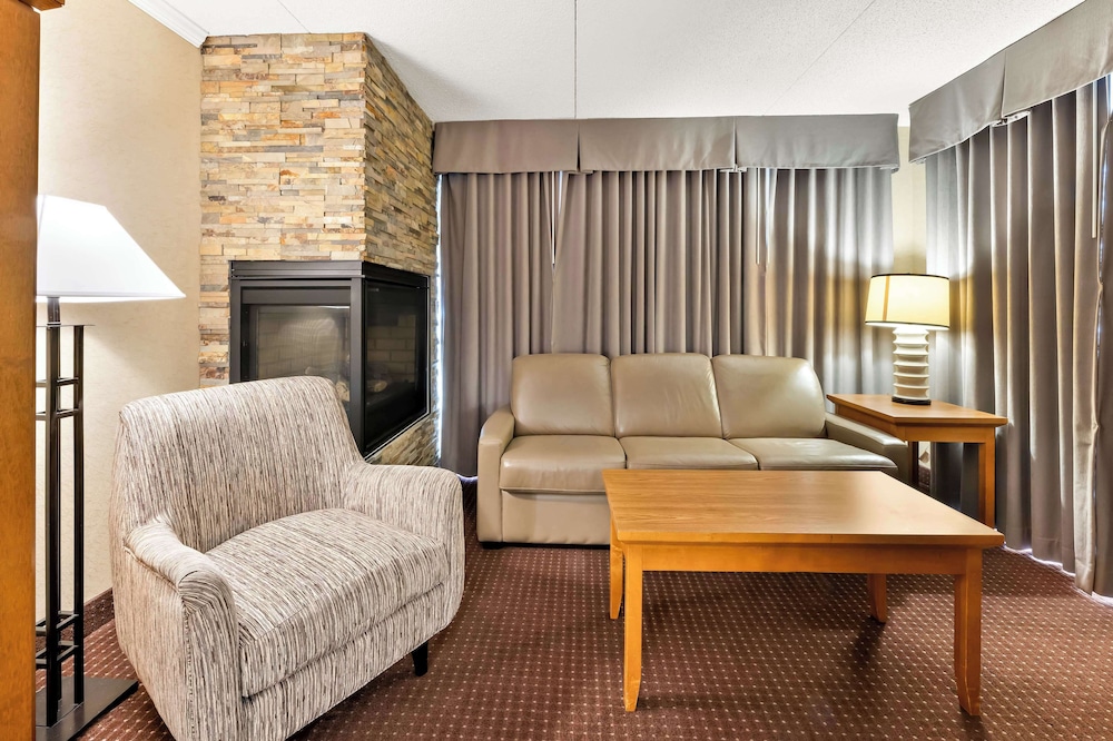 Suite, 1 King Bed, Non Smoking, Fireplace (with Sofabed) photo 2