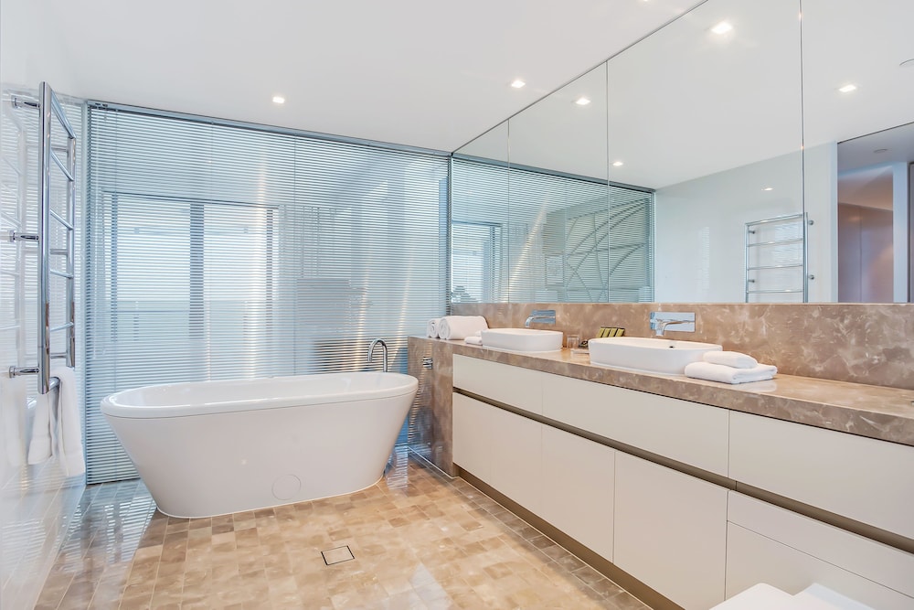 3 Bedroom Sub Penthouse - Photo 3