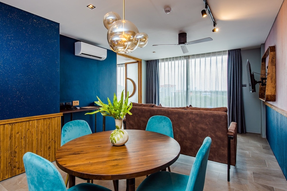 One-Bedroom Suite - Photo 12