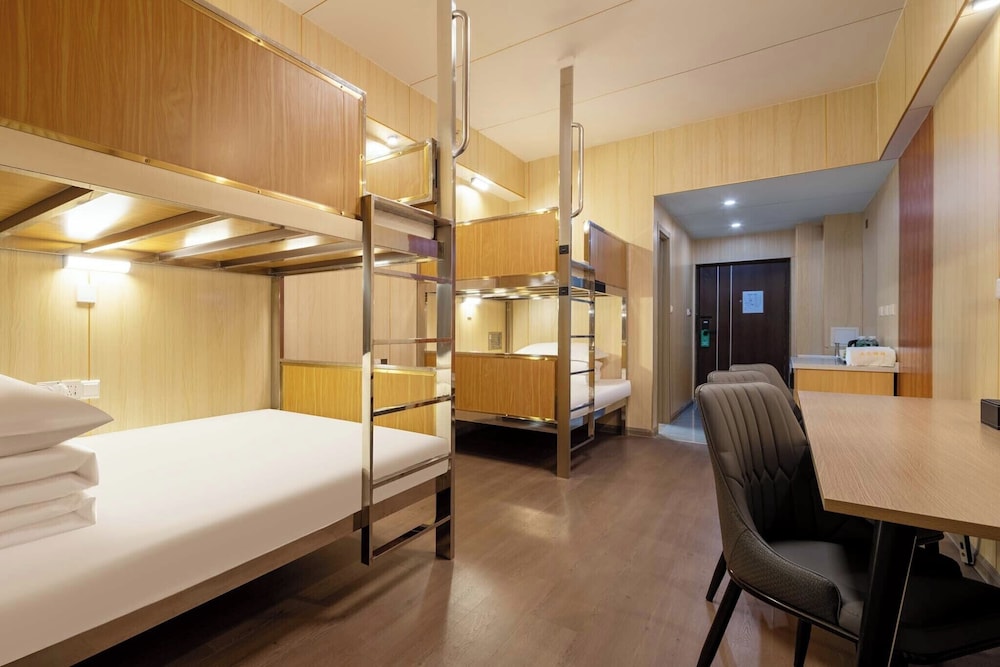 Standard Quadruple Room, City View
