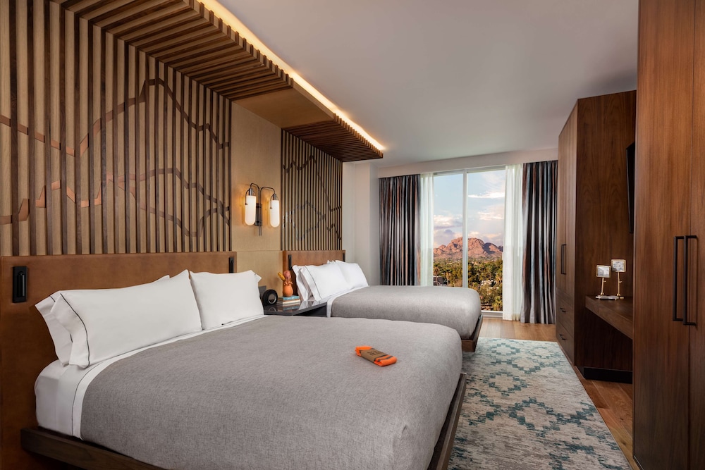 Suite, 2 Queen Beds, Accessible (Mobility & Hearing, Roll-in Shower) - Photo 2