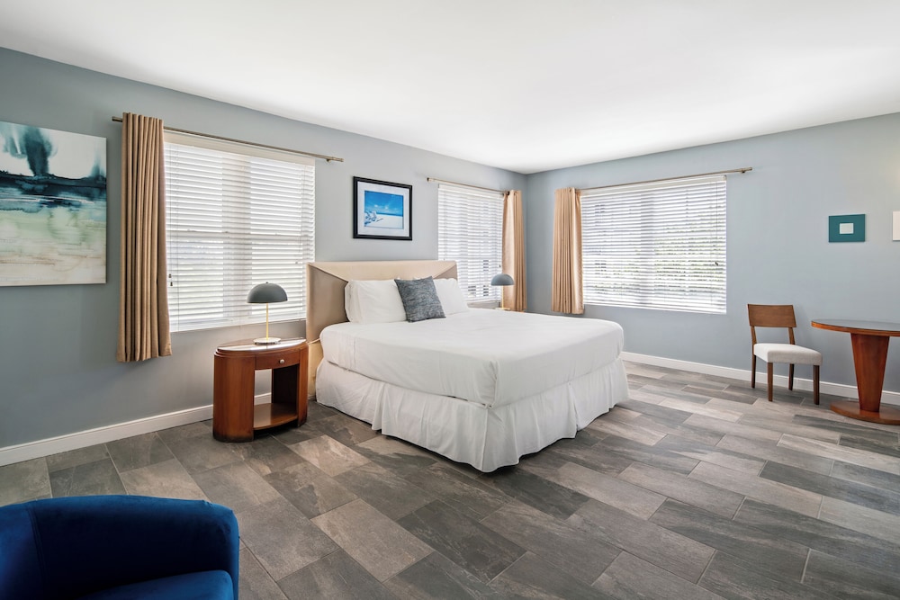 King Room - La Flora Building (Self Check-in)