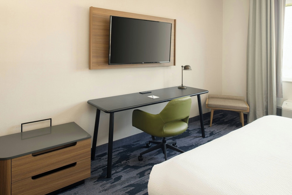 Room, 1 King Bed - Photo 3