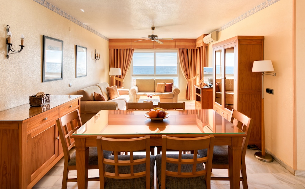Clásico dos habitaciones vista al mar y terraza