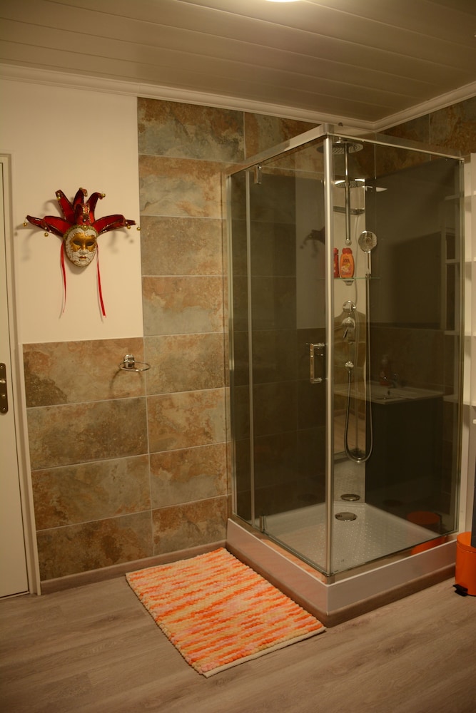 Deluxe Double Room, 1 Queen Bed, Garden View photo 2