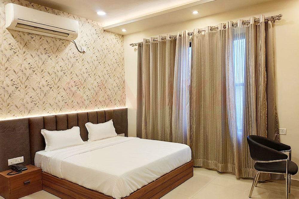 Deluxe Double Room, City View