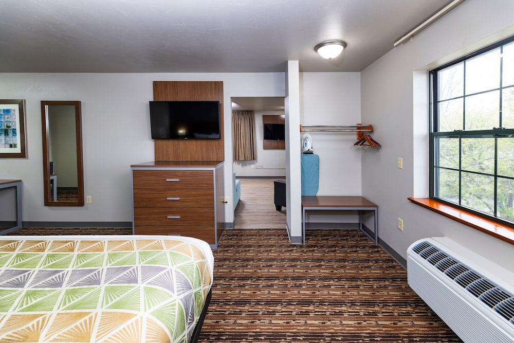 Executive 2 Room Suite, 1 King Bed - Photo 2