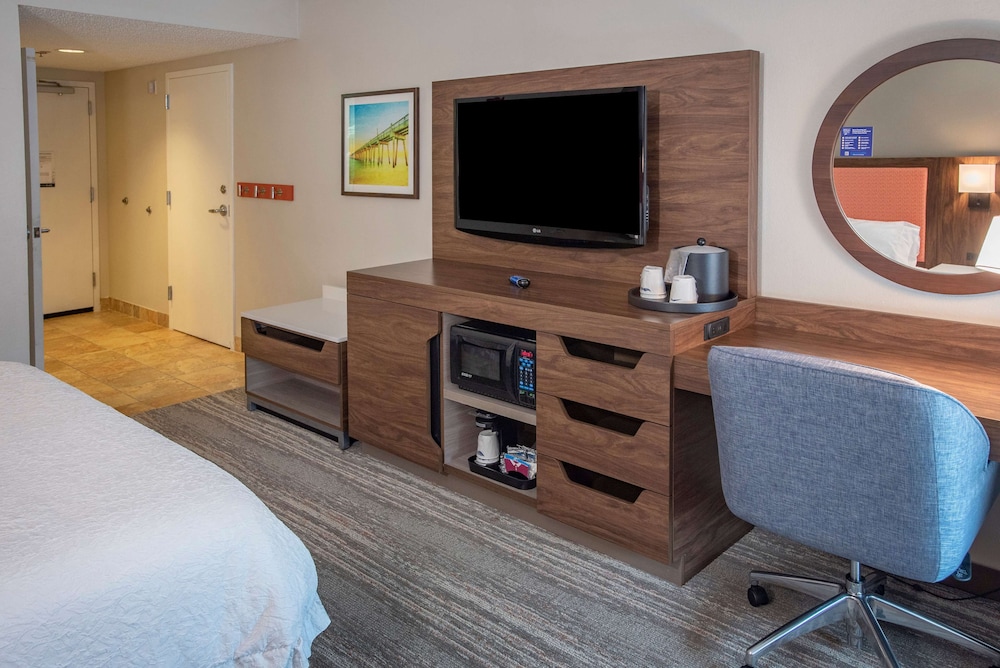 One King Bed, Non-Smoking, Accessible - Photo 1